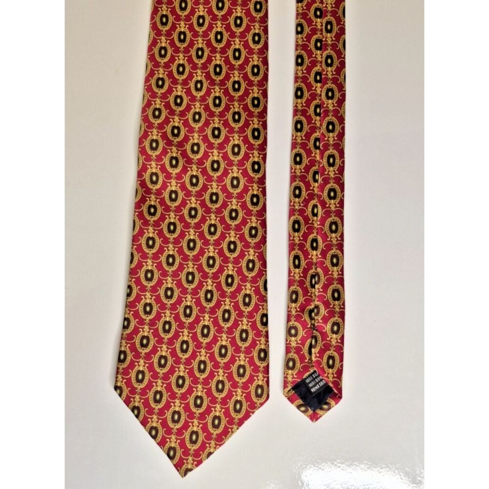 Braewick Necktie Red Medallion Pattern Italian Silk Tie Handmade 4 in. wide